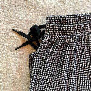 Classic Black and White Pant!